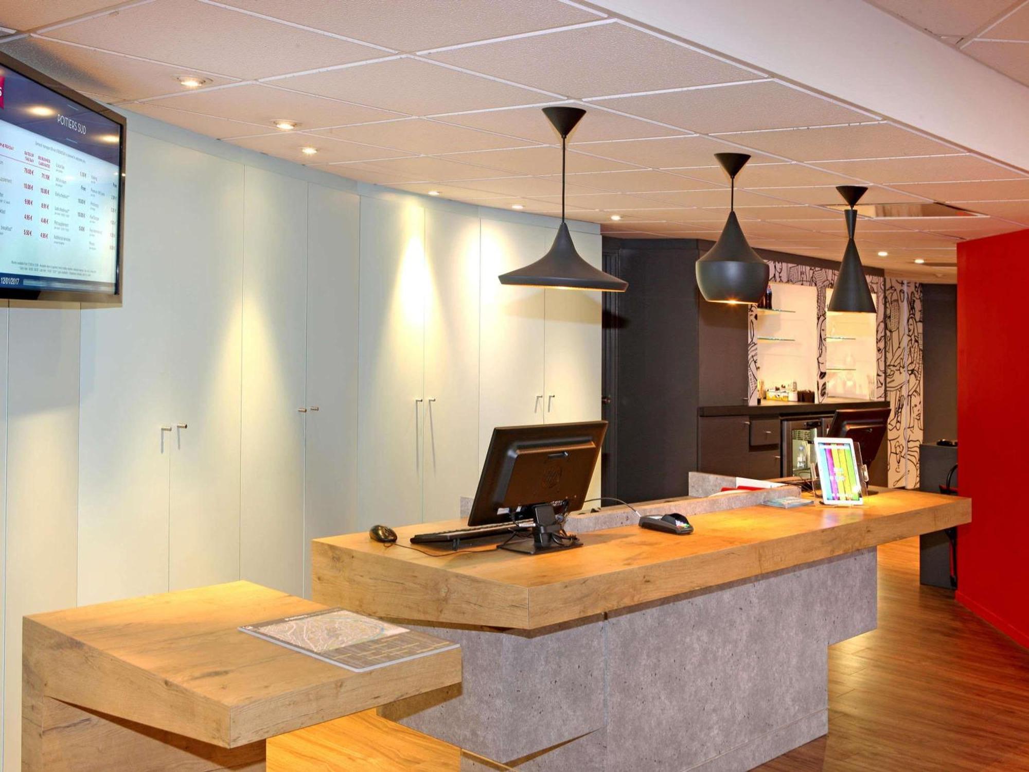 Ibis Poitiers Sud Hotel Exterior photo